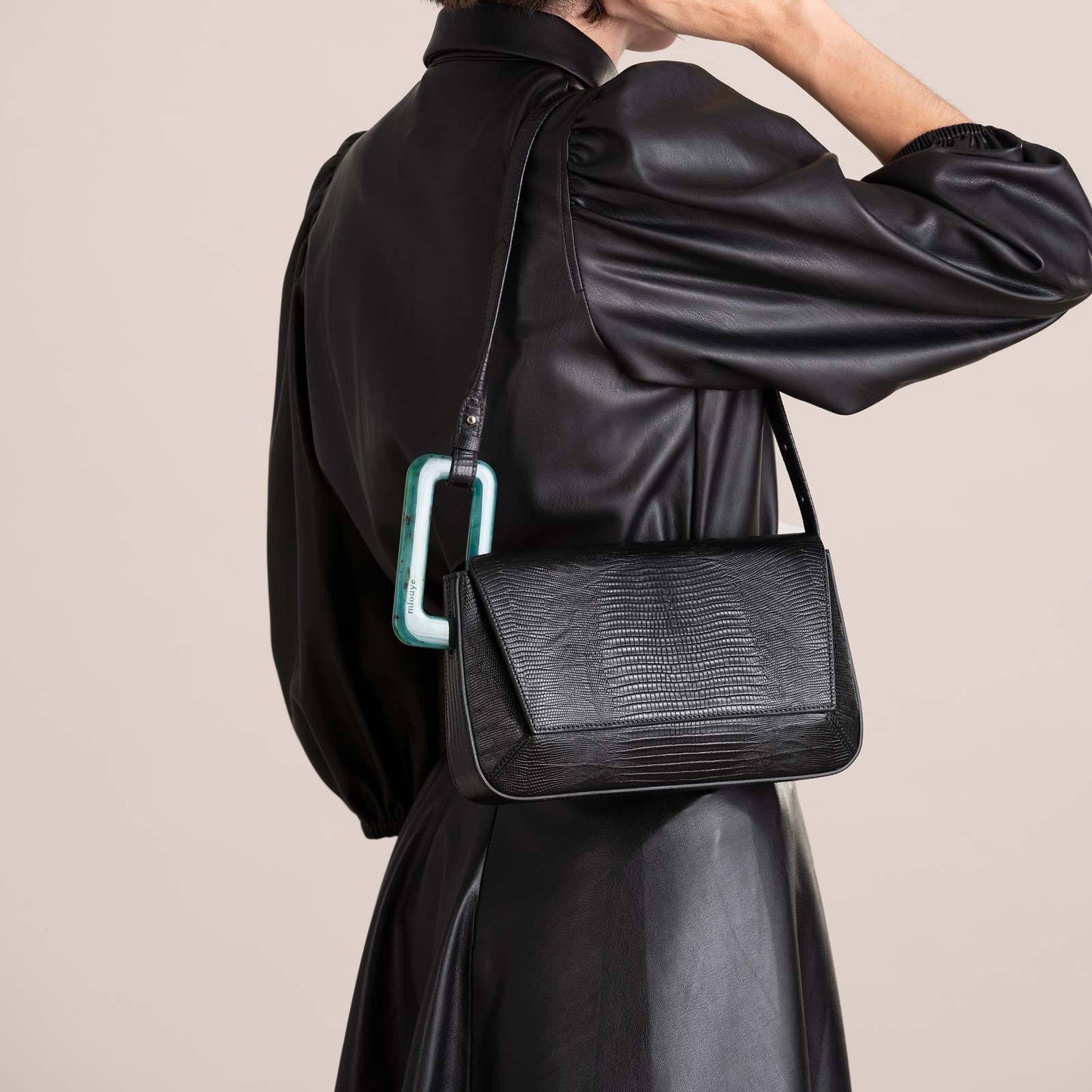 ESSENCE HANDBAG - BLACK
