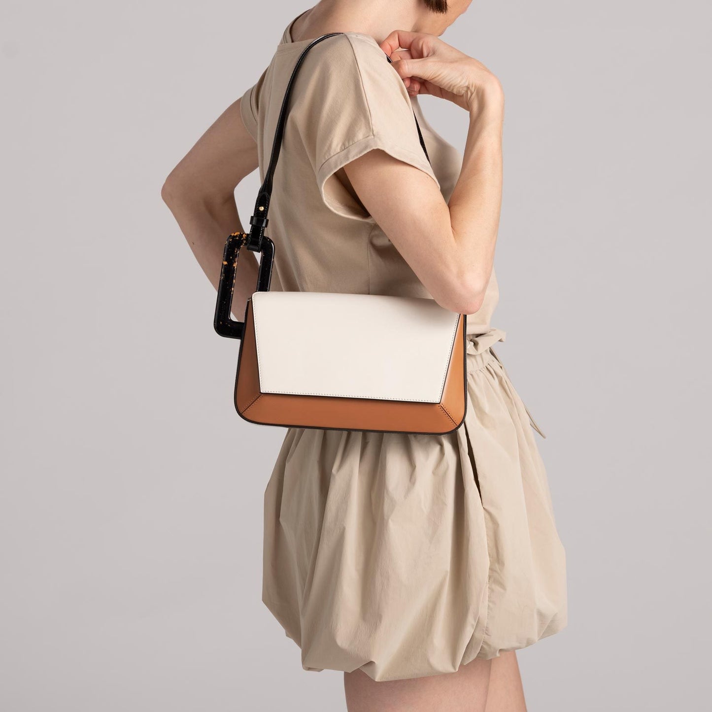 ESSENCE HANDBAG - WHITE/BROWN