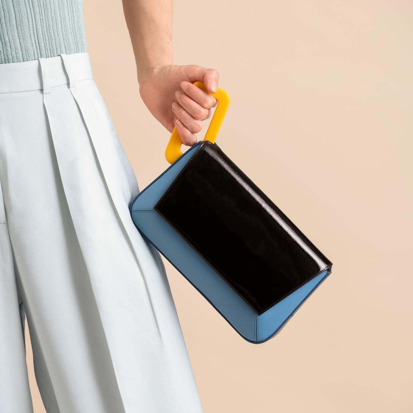 ESSENCE HANDBAG - BLACK/BLUE