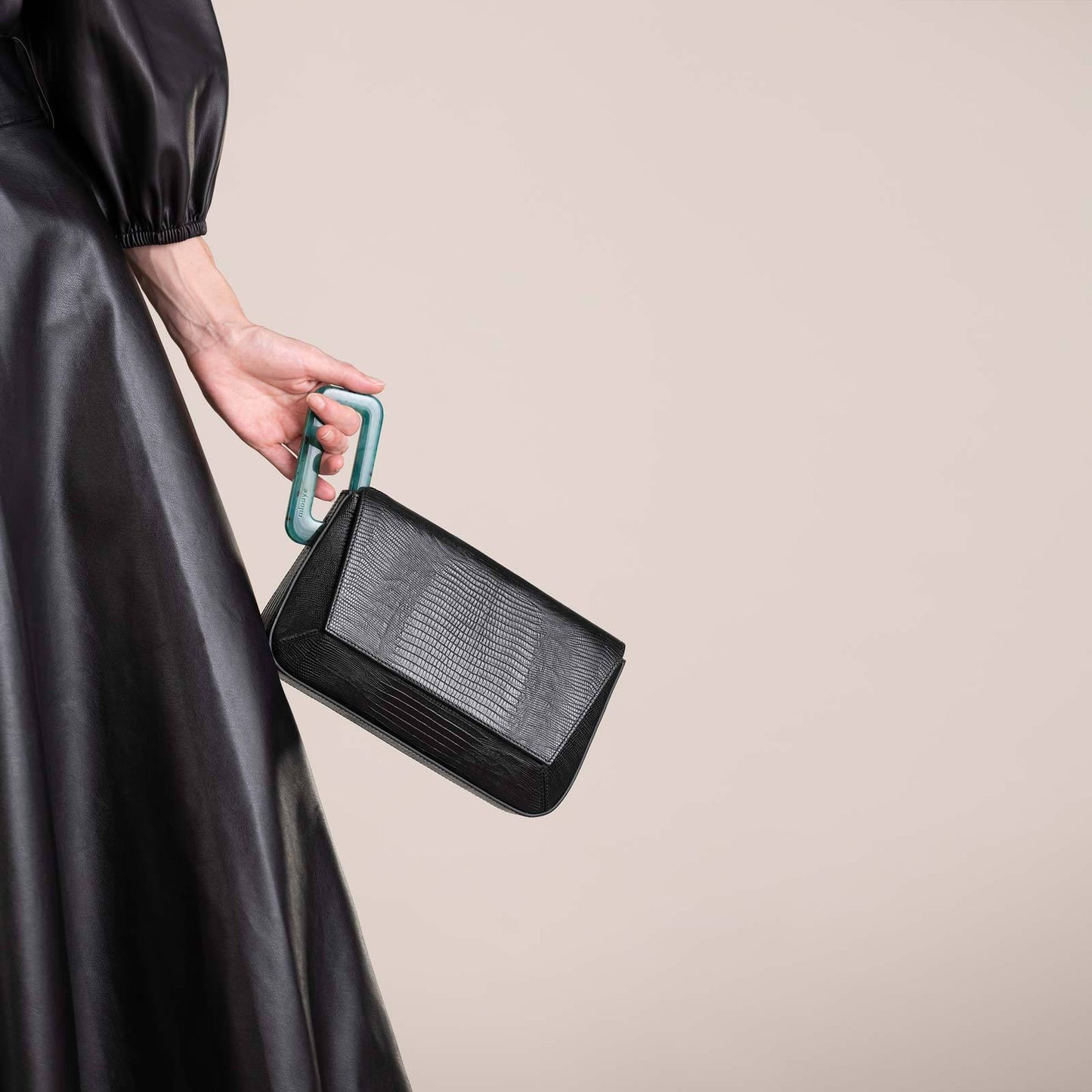 ESSENCE HANDBAG - BLACK