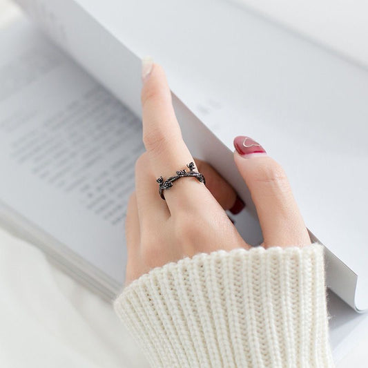 DARK QUEEN RING